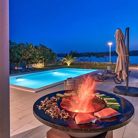 Roberta Zadarvillas *