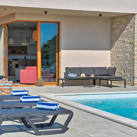 Roberta Zadarvillas Villa *