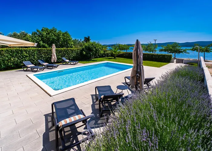 Roberta Zadarvillas Villa