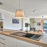 Roberta Zadarvillas *
