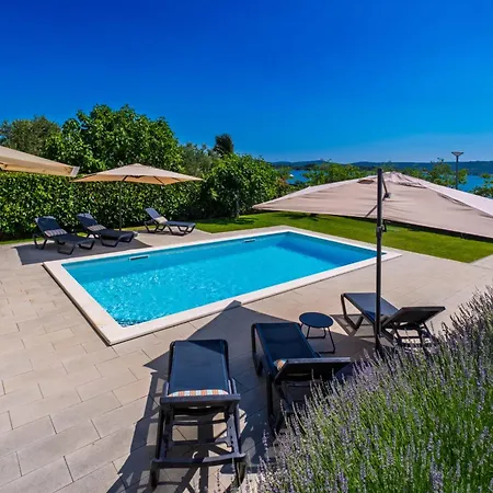 Roberta Zadarvillas * Turanj