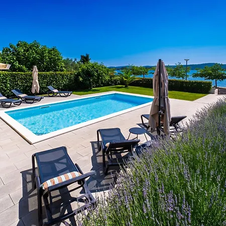 Roberta Zadarvillas Villa