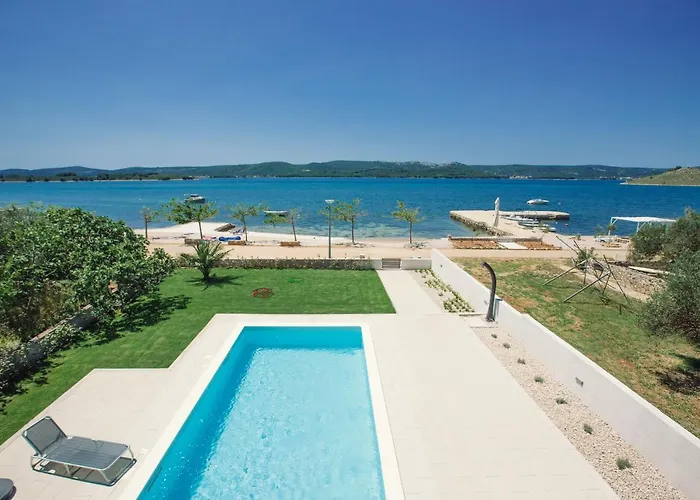 Roberta Zadarvillas 투라니