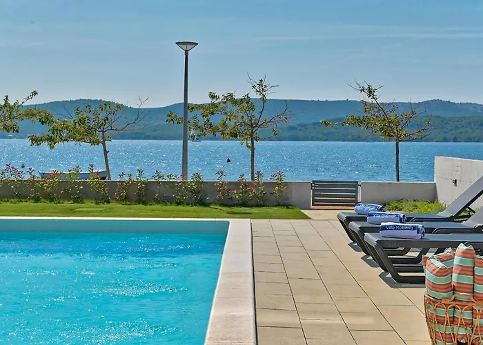 Roberta Zadarvillas *