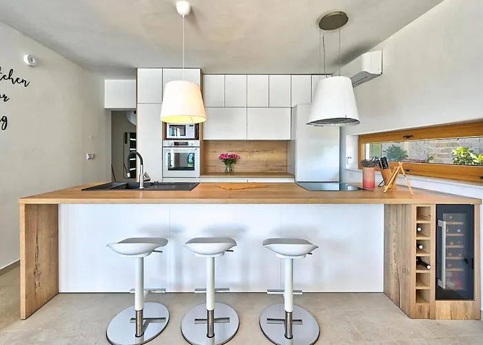 Roberta Zadarvillas 투라니