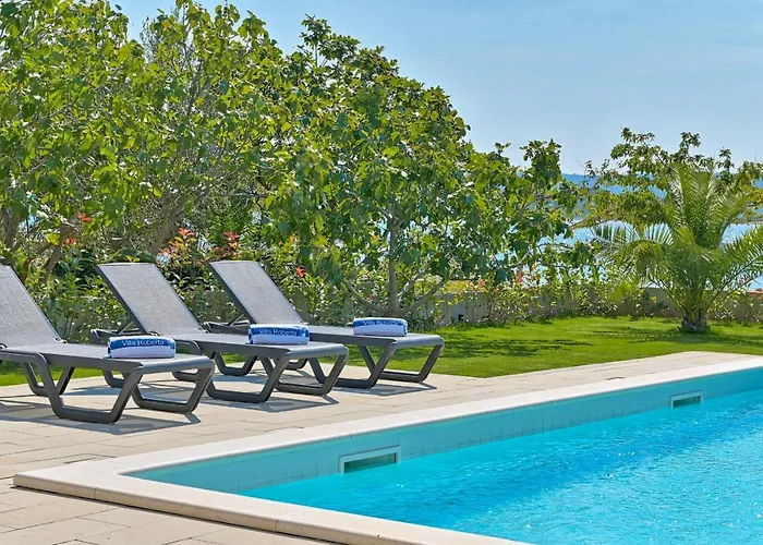 Roberta Zadarvillas 투라니