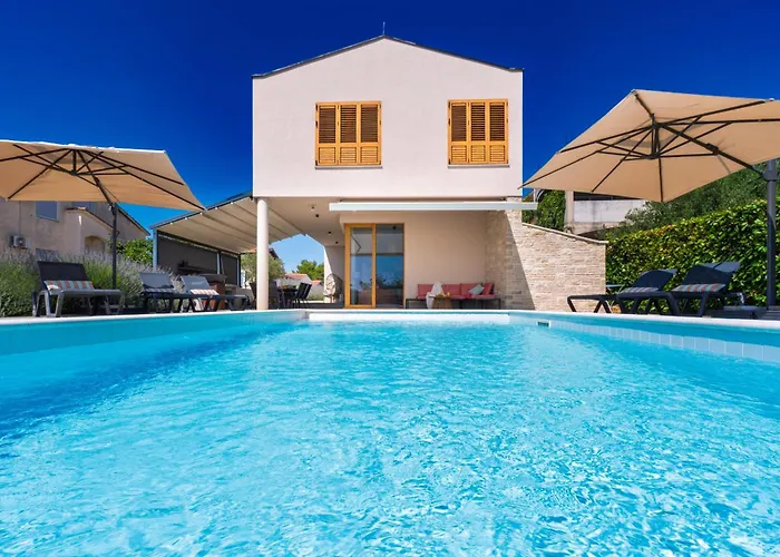 Roberta Zadarvillas 빌라 투라니